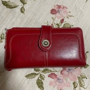 NWOT AWESOME GENUINE RED LEATHER CLUTCH WALLET LIGHTLY USED ONCE. HIGH GRADE💕🤗